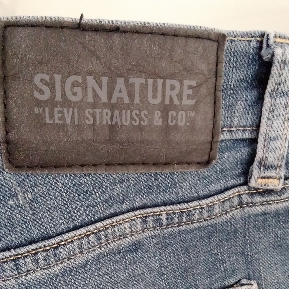 2/$15 Levis Signature S61 Relaxed Jeans 36 x 32 - Picture 4 of 5